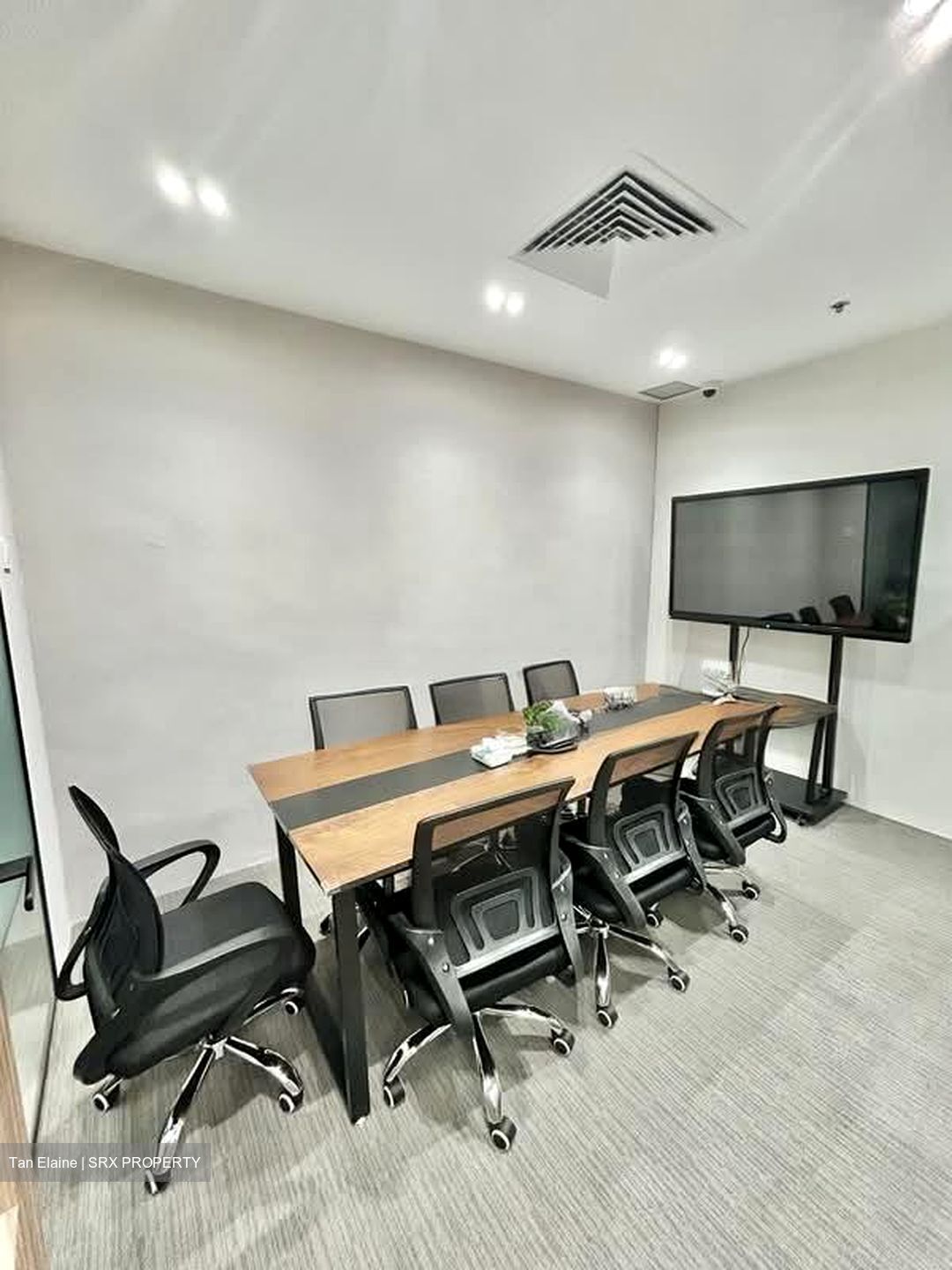 International Plaza (D2), Office #568264241